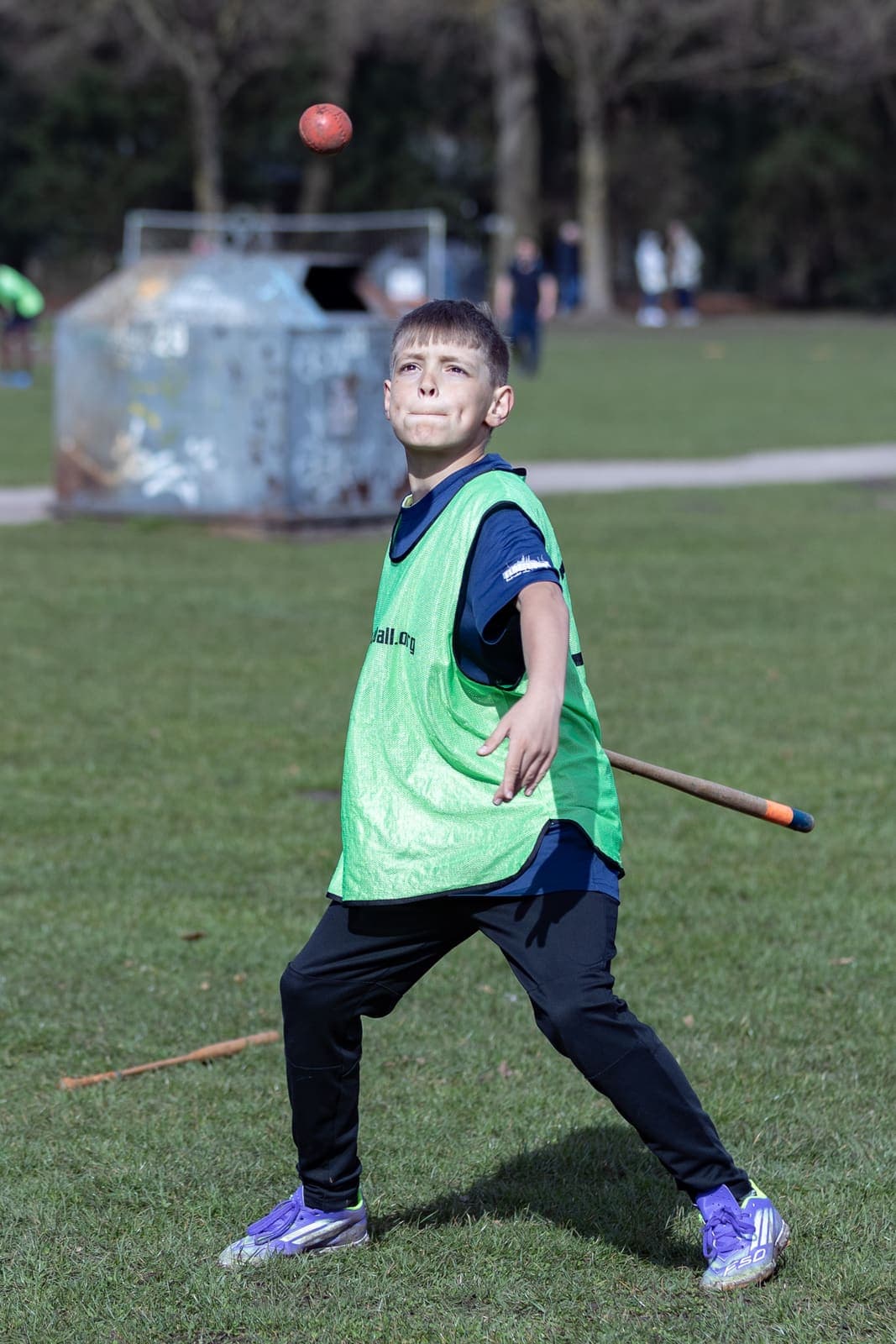 Schlagball im Stadtpark – Bild 88